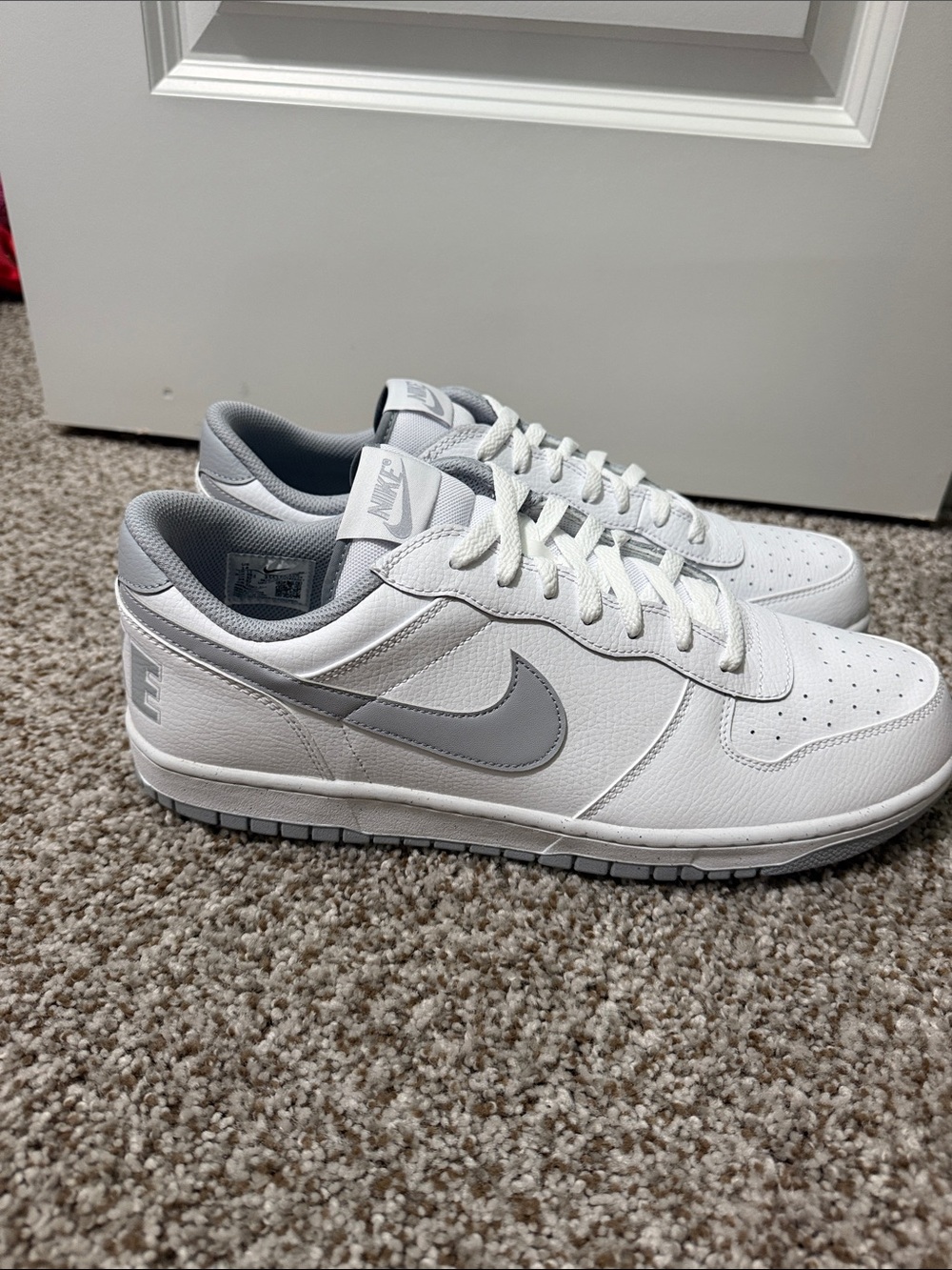 Nike White and Light Gray Low-Top Sneakers with Gray Swoosh